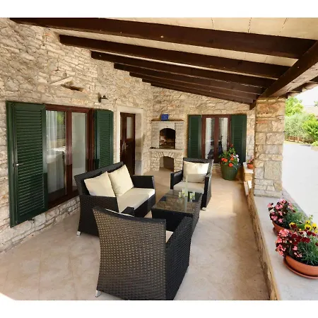 Villa Dina