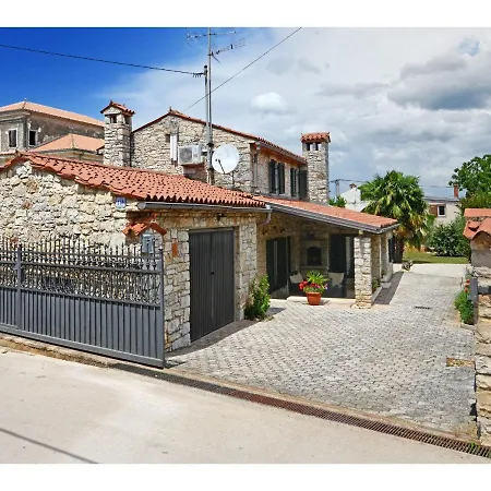 Dina Villa