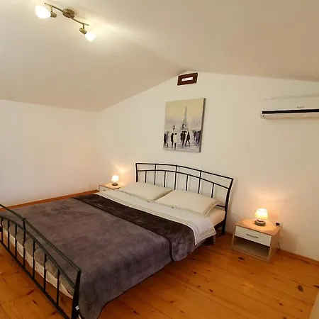 Dina Villa Tar-Vabriga